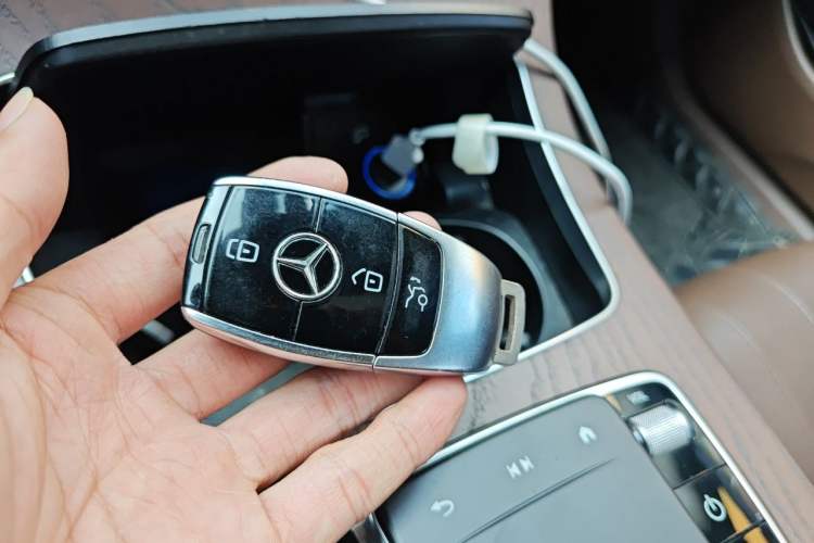 Used Mercedes-Benz E-Class New Energy 2022 Restyled E 350 e L Plug-in Hybrid Sedan Vehicle Key