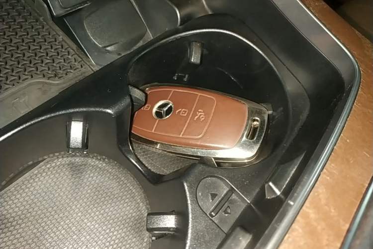 Used Mercedes-Benz E-Class New Energy 2022 E 350 e L Plug-in Hybrid Sedan Vehicle Key