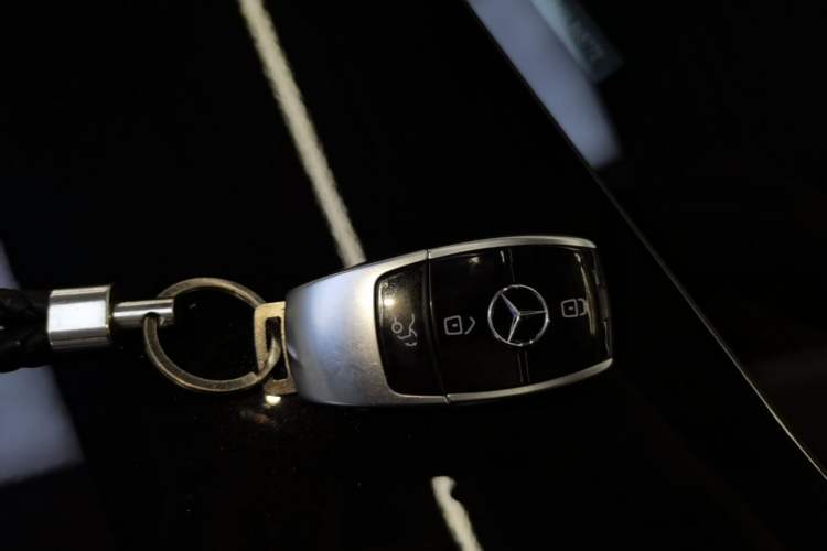 Used Mercedes-Benz E-Class New Energy 2022 Restyled E 350 e L Plug-in Hybrid Sports Sedan Vehicle Key