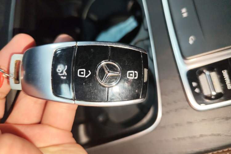 Used Mercedes-Benz E-Class New Energy 2022 Second Facelift E 350 e L Plug-in Hybrid Sports Sedan Vehicle Key