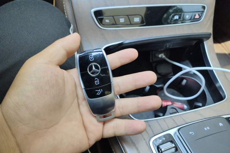 Used Mercedes-Benz E-Class New Energy 2022 Second Facelift E 350 e L Plug-in Hybrid Sports Sedan Vehicle Key