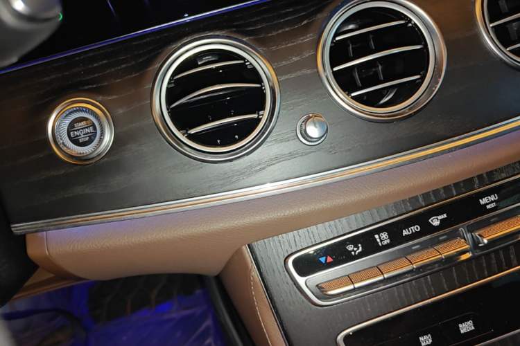 Used Mercedes-Benz E-Class New Energy 2022 Facelift E 350 e L Plug-in Hybrid Sedan Vehicle Key