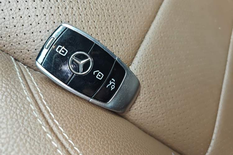 Used Mercedes-Benz E-Class New Energy 2022 Restyled E 350 e L Plug-in Hybrid Sports Sedan Vehicle Key