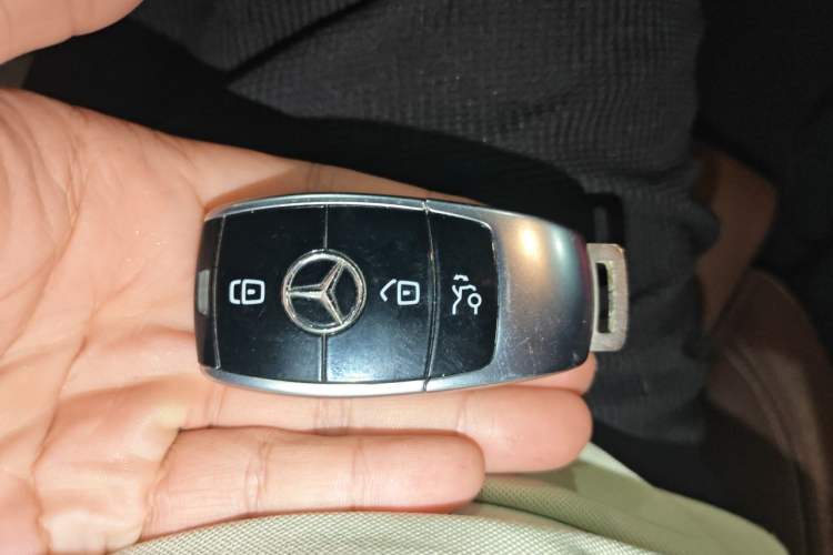 Used Mercedes-Benz E-Class New Energy 2022 Restyled E 350 e L Plug-in Hybrid Sports Sedan Vehicle Key