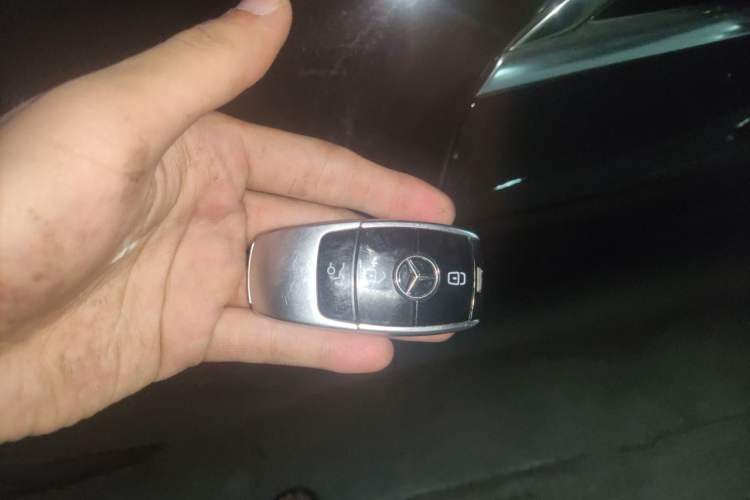 Used Mercedes-Benz E-Class New Energy 2022 Second Facelift E 350 e L Plug-in Hybrid Sedan Vehicle Key