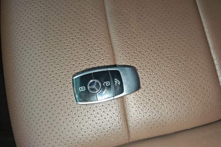 Used Mercedes-Benz E-Class New Energy 2022 Second Facelift E 350 e L Plug-in Hybrid Sports Sedan Vehicle Key