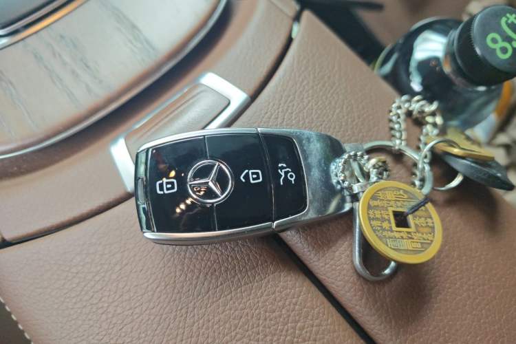 Used Mercedes-Benz E-Class New Energy 2022 Second Facelift E 350 e L Plug-in Hybrid Sports Sedan Vehicle Key
