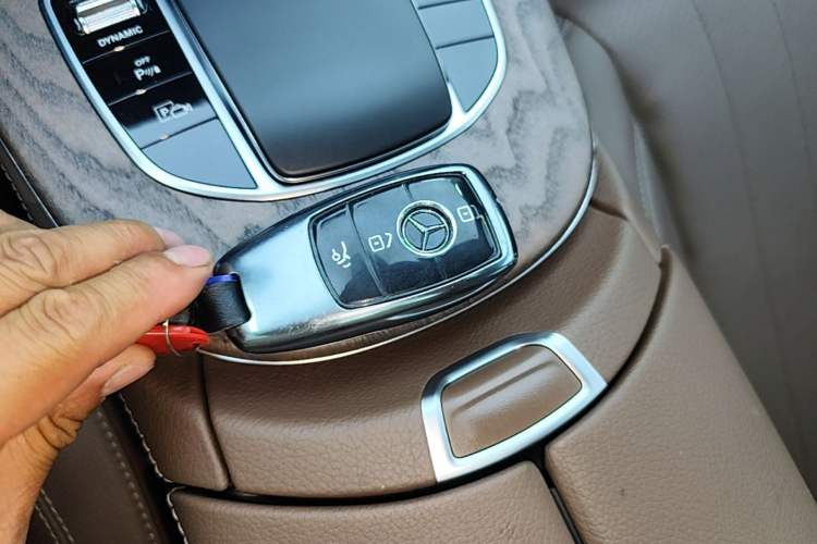 Used Mercedes-Benz E-Class New Energy 2022 Restyled E 350 e L Plug-in Hybrid Sedan Vehicle Key