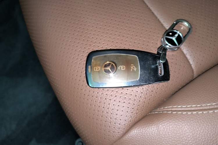 Used Mercedes-Benz E-Class New Energy 2022 E 350 e L Plug-in Hybrid Sports Sedan Vehicle Key