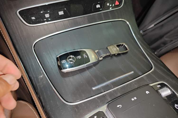 Used Mercedes-Benz E-Class New Energy 2022 Restyled E 350 e L Plug-in Hybrid Sports Sedan Vehicle Key