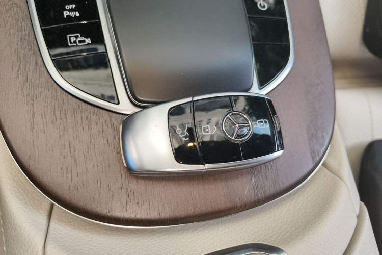 Used Mercedes-Benz E-Class New Energy 2022 Facelift E 350 e L Plug-in Hybrid Sedan Vehicle Key
