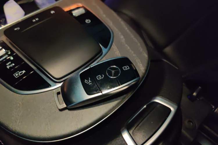 Used Mercedes-Benz E-Class New Energy 2022 E 350 e L Plug-in Hybrid Sports Sedan Vehicle Key