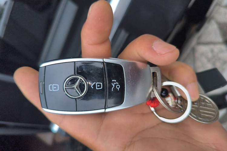Used Mercedes-Benz E-Class New Energy 2022 Restyled E 350 e L Plug-in Hybrid Sports Sedan Vehicle Key