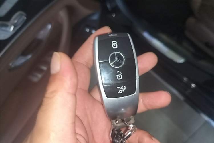 Used Mercedes-Benz E-Class New Energy 2022 Restyled E 350 e L Plug-in Hybrid Sports Sedan Vehicle Key
