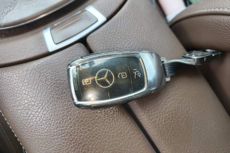 Used Mercedes-Benz E-Class New Energy 2022 Second Facelift E 350 e L Plug-in Hybrid Sedan Vehicle Key
