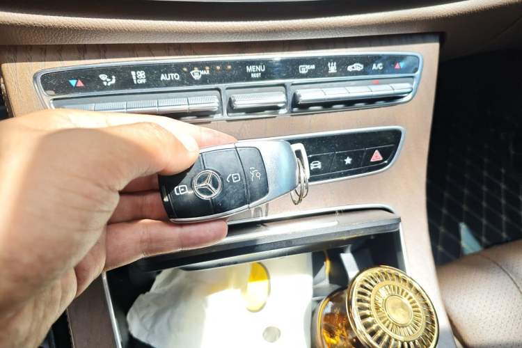 Used Mercedes-Benz E-Class New Energy 2022 Second Facelift E 350 e L Plug-in Hybrid Sports Sedan Vehicle Key