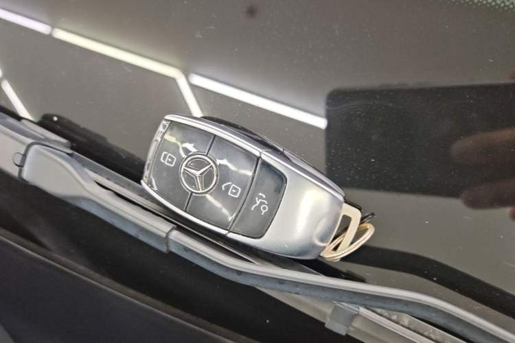 Used Mercedes-Benz E-Class New Energy 2022 Facelift E 350 e L Plug-in Hybrid Sedan Vehicle Key