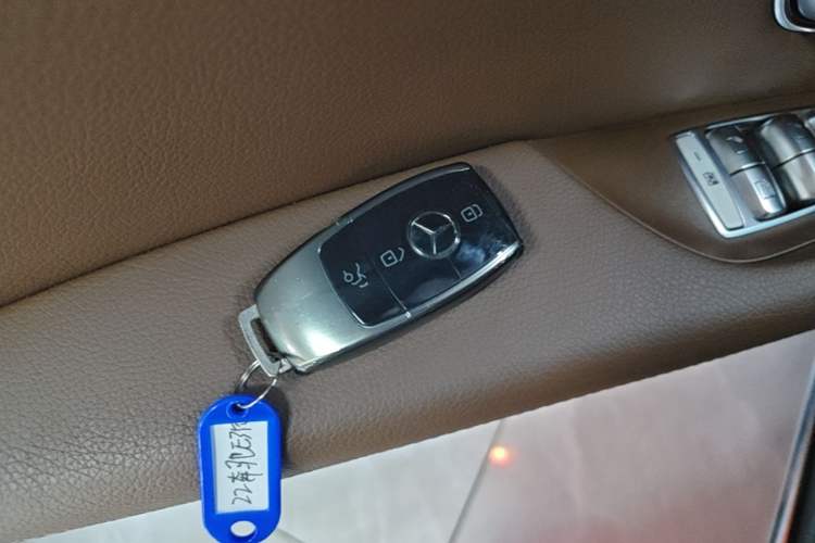 Used Mercedes-Benz E-Class New Energy 2022 Second Facelift E 350 e L Plug-in Hybrid Sports Sedan Vehicle Key