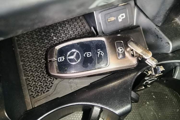 Used Mercedes-Benz E-Class New Energy 2022 E 350 e L Plug-in Hybrid Sports Sedan Vehicle Key