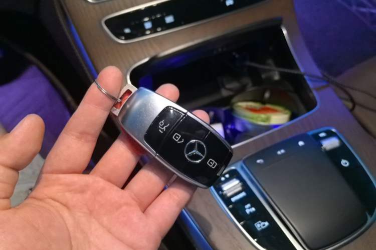 Used Mercedes-Benz E-Class New Energy 2022 Second Facelift E 350 e L Plug-in Hybrid Sedan Vehicle Key