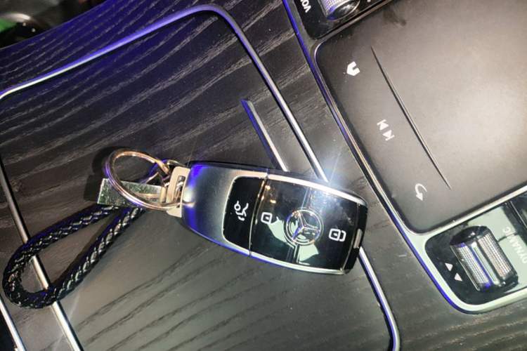 Used Mercedes-Benz E-Class New Energy 2022 Second Facelift E 350 e L Plug-in Hybrid Sports Sedan Vehicle Key