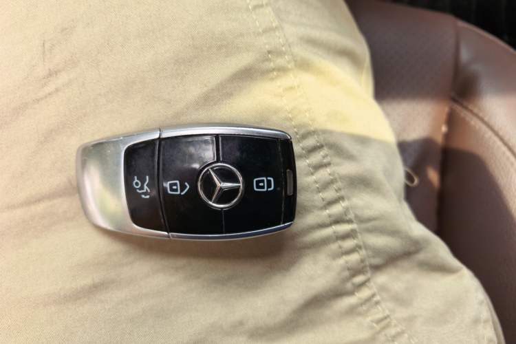 Used Mercedes-Benz E-Class New Energy 2022 Restyled E 350 e L Plug-in Hybrid Sports Sedan Vehicle Key