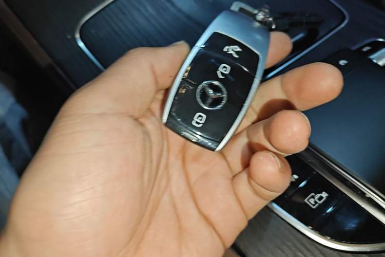 Used Mercedes-Benz E-Class New Energy 2022 Restyled E 350 e L Plug-in Hybrid Sports Sedan Vehicle Key