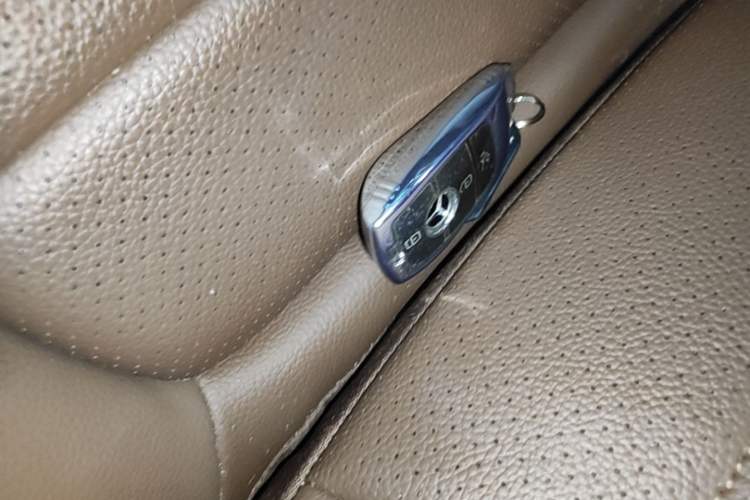 Used Mercedes-Benz E-Class New Energy 2022 Second Facelift E 350 e L Plug-in Hybrid Sports Sedan Vehicle Key
