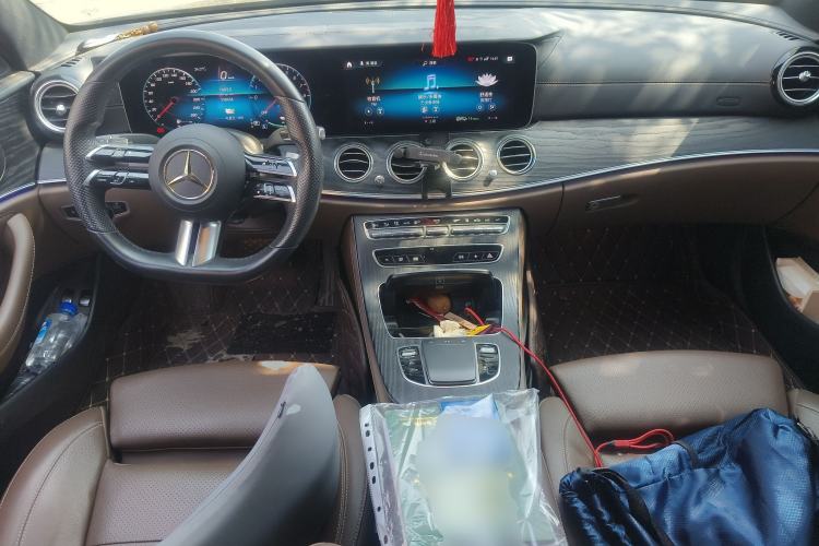 Used Mercedes-Benz E-Class New Energy 2022 Restyled E 350 e L Plug-in Hybrid Sports Sedan Center Console
