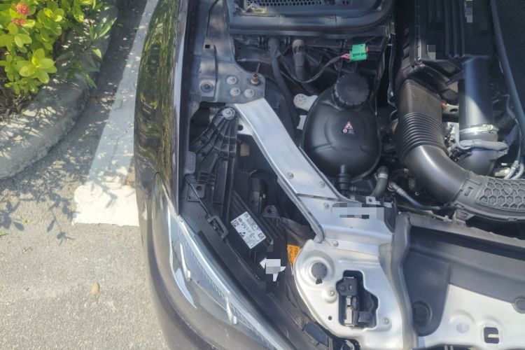 Used Mercedes-Benz E-Class New Energy 2022 Restyled E 350 e L Plug-in Hybrid Sports Sedan Engine Bay Right