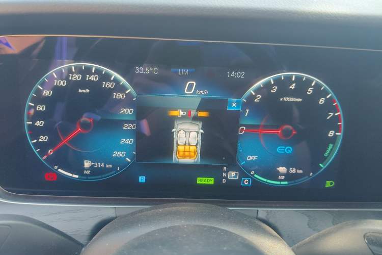 Used Mercedes-Benz E-Class New Energy 2022 Restyled E 350 e L Plug-in Hybrid Sports Sedan Instrument Cluster