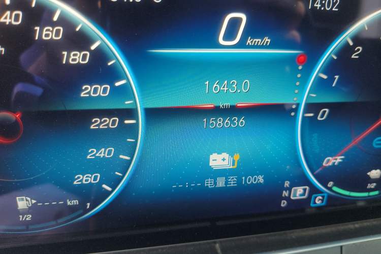 Used Mercedes-Benz E-Class New Energy 2022 Restyled E 350 e L Plug-in Hybrid Sports Sedan Odometer Close Up