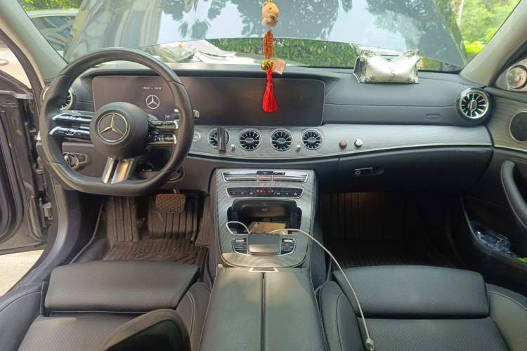 Used Mercedes-Benz E-Class New Energy 2022 Restyled E 350 e L Plug-in Hybrid Sports Sedan Center Console