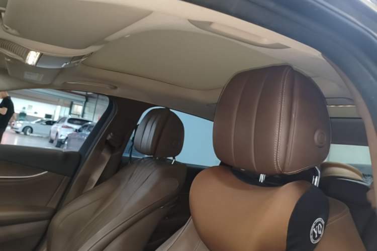 Used Mercedes-Benz E-Class New Energy 2022 E 350 e L Plug-in Hybrid Sedan Headliner