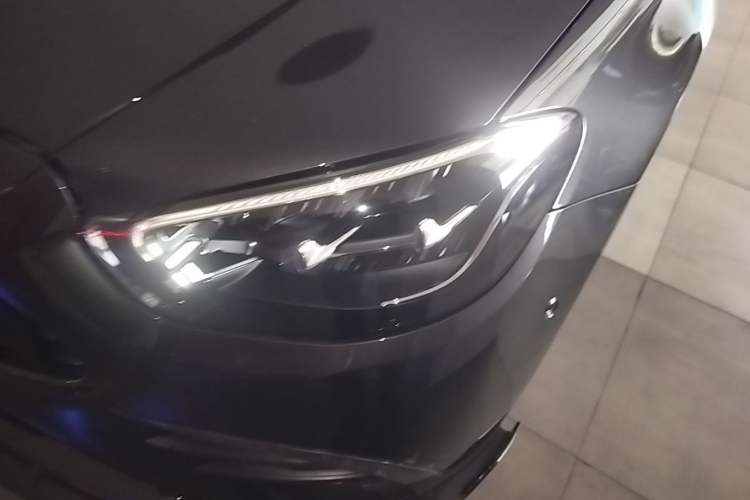 Used Mercedes-Benz E-Class New Energy 2022 Restyled E 350 e L Plug-in Hybrid Sports Sedan Left Front Headlight