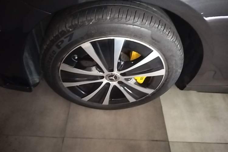 Used Mercedes-Benz E-Class New Energy 2022 Restyled E 350 e L Plug-in Hybrid Sports Sedan Left Front Wheel Hub