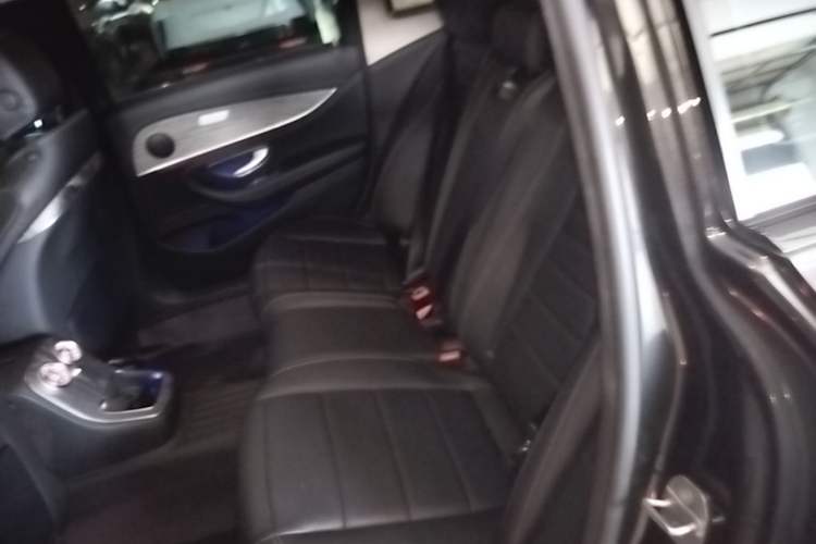 Used Mercedes-Benz E-Class New Energy 2022 Restyled E 350 e L Plug-in Hybrid Sports Sedan Left Rear Seat