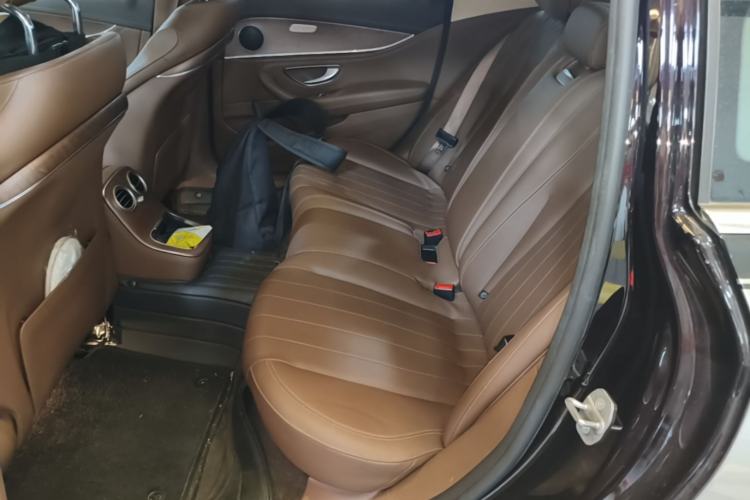 Used Mercedes-Benz E-Class New Energy 2022 E 350 e L Plug-in Hybrid Sedan Left Rear Seat
