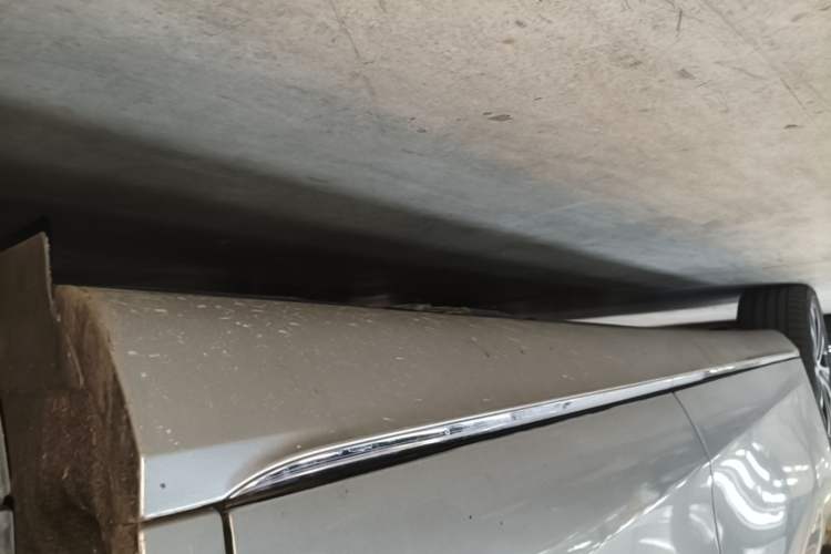 Used Mercedes-Benz E-Class New Energy 2022 E 350 e L Plug-in Hybrid Sedan Left Side Sill