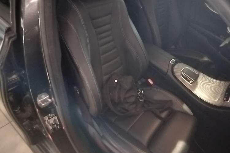 Used Mercedes-Benz E-Class New Energy 2022 Restyled E 350 e L Plug-in Hybrid Sports Sedan Right Front Seat