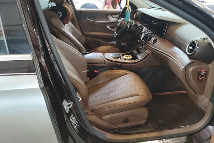 Used Mercedes-Benz E-Class New Energy 2022 E 350 e L Plug-in Hybrid Sedan Right Front Seat