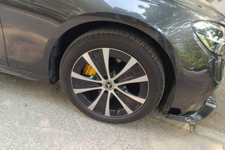 Used Mercedes-Benz E-Class New Energy 2022 Restyled E 350 e L Plug-in Hybrid Sports Sedan Right Front Wheel Hub