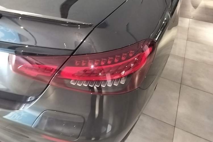 Used Mercedes-Benz E-Class New Energy 2022 Restyled E 350 e L Plug-in Hybrid Sports Sedan Right Rear Taillight