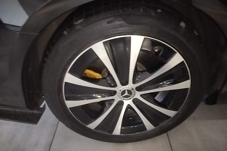 Used Mercedes-Benz E-Class New Energy 2022 Restyled E 350 e L Plug-in Hybrid Sports Sedan Right Rear Wheel Hub