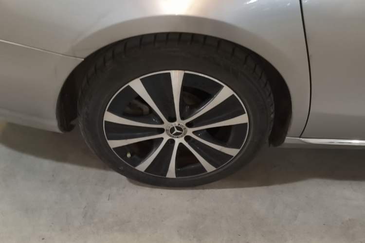 Used Mercedes-Benz E-Class New Energy 2022 E 350 e L Plug-in Hybrid Sedan Right Rear Wheel Hub