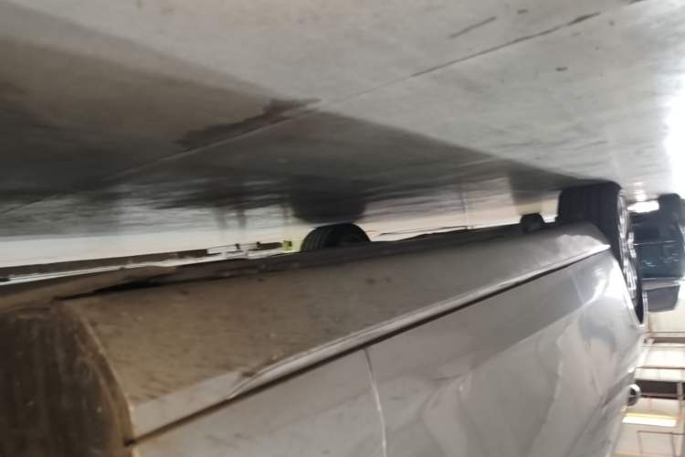 Used Mercedes-Benz E-Class New Energy 2022 E 350 e L Plug-in Hybrid Sedan Right Side Sill