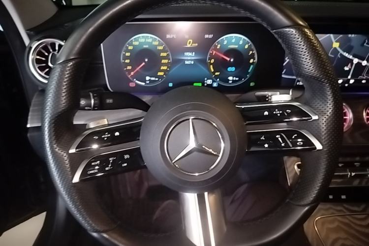 Used Mercedes-Benz E-Class New Energy 2022 Restyled E 350 e L Plug-in Hybrid Sports Sedan Steering Wheel