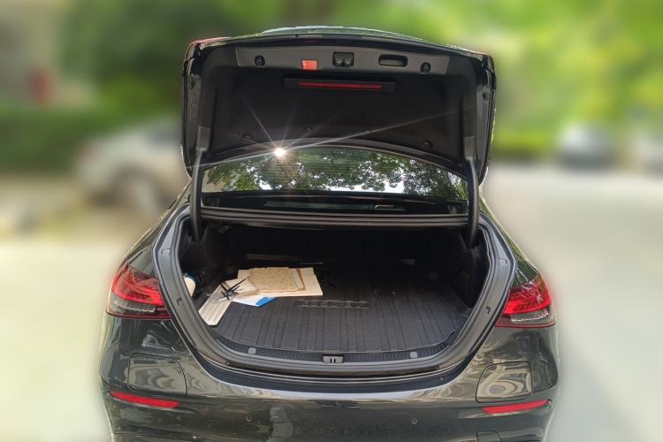 Used Mercedes-Benz E-Class New Energy 2022 Restyled E 350 e L Plug-in Hybrid Sports Sedan Trunk