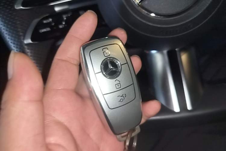 Used Mercedes-Benz E-Class New Energy 2022 Restyled E 350 e L Plug-in Hybrid Sports Sedan Vehicle Key