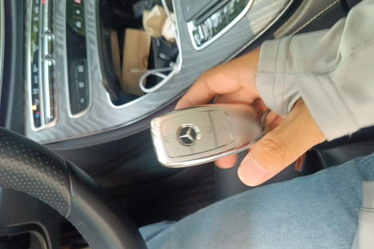 Used Mercedes-Benz E-Class New Energy 2022 Restyled E 350 e L Plug-in Hybrid Sports Sedan Vehicle Key